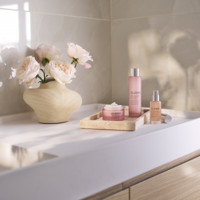 ELEMIS Pro-Collagen Rose Essence-In-Lotion - Зволожуюча есенція-лосьйон Про-Колаген з екстрактом Троянди, 100 мл